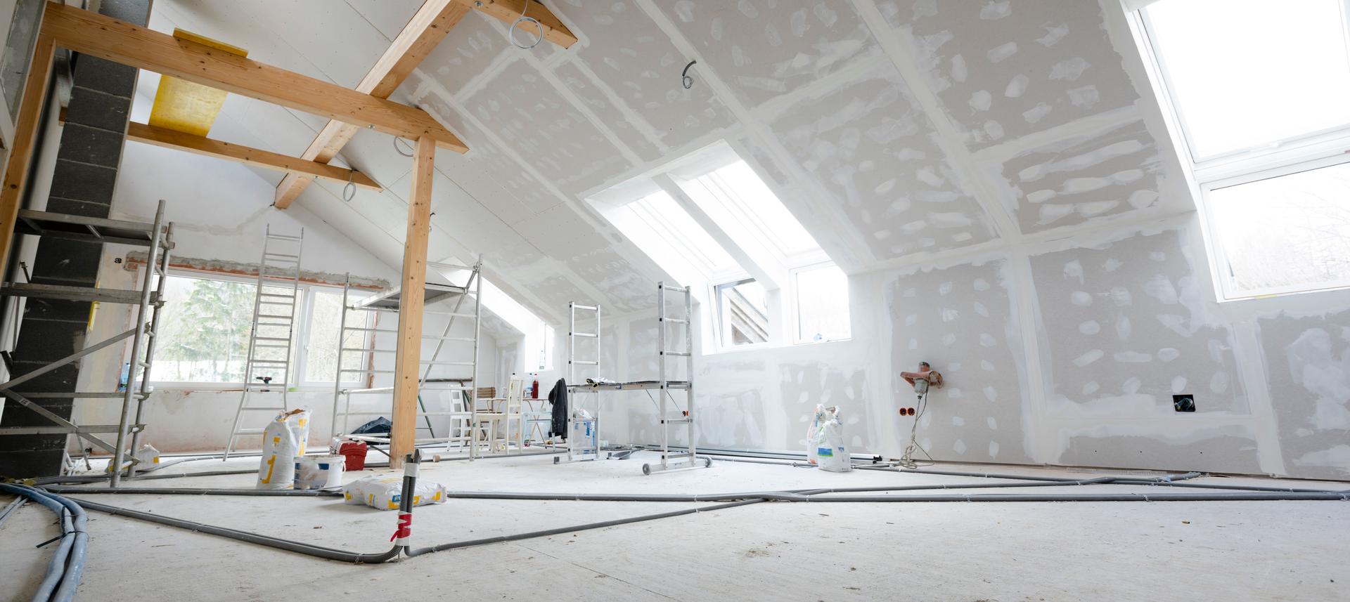 Attic finishing in the phase drywall spackling and plastering